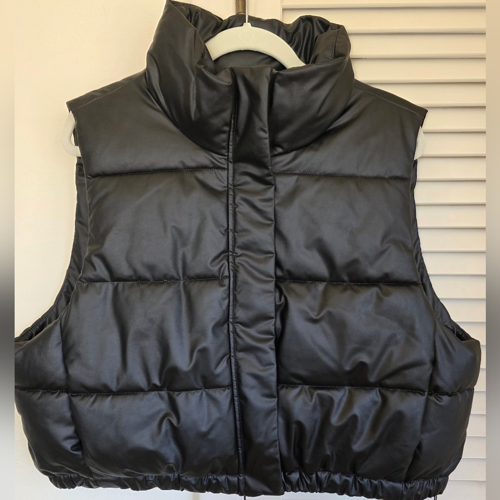 Aerie Black Puffer Vest